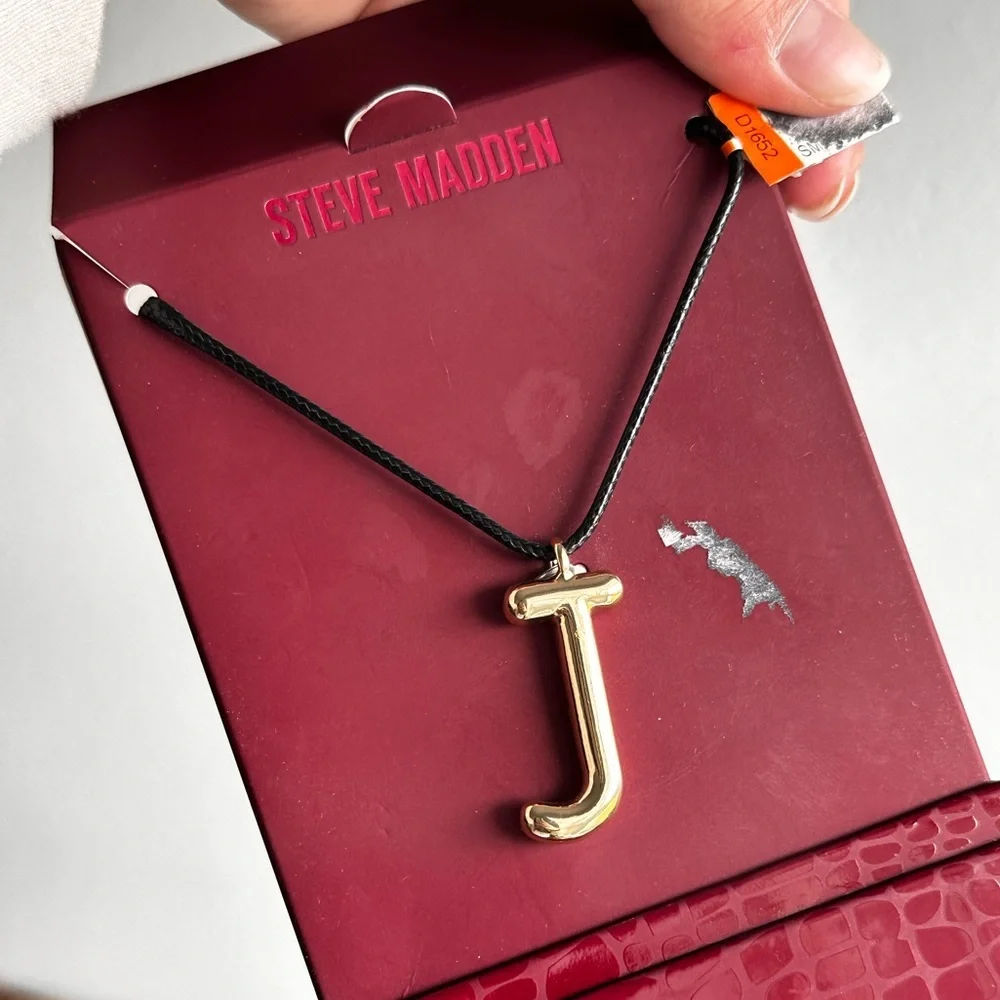 Steve Madden J necklace